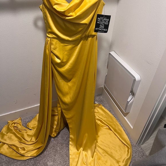 yellow moda glam gown - Picture 2 of 7